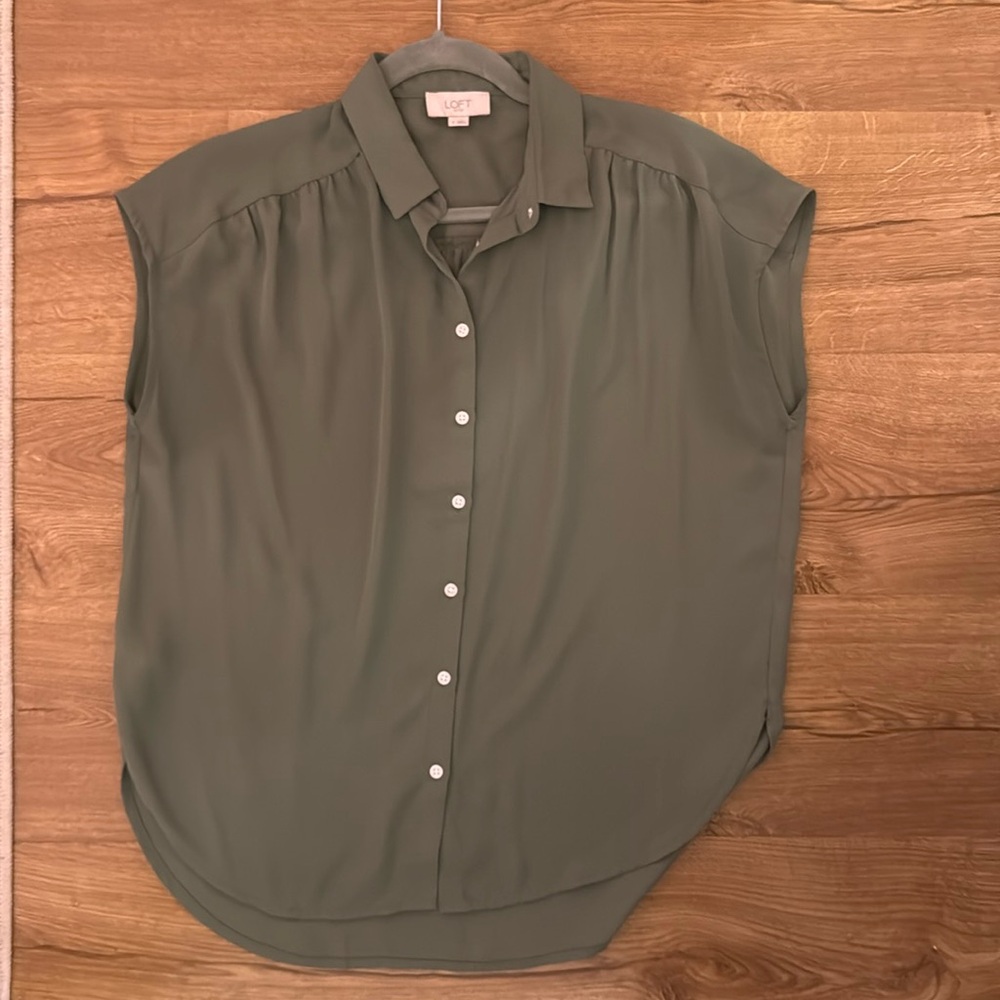 Excellent Condition Loft Green Button Down Blouse